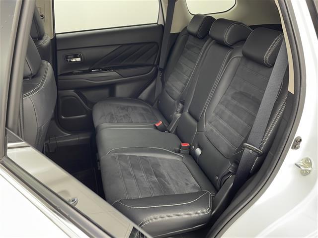 アウトランダーＰＨＥＶ Ｇナビパッケージ　純正ナビ　ＴＶ　全方位カメラ　ビルトインＥＴＣ　ハーフレザー　シートヒーター　レーダークルーズコントロール　衝突軽減ブレーキ　レーンキープアシスト　前後ドライブレコーダー　ＡＣ１００Ｖ　ＬＥＤライト（13枚目）