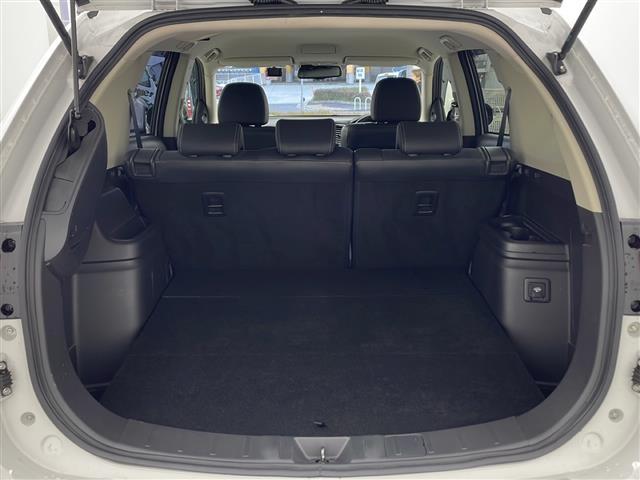 アウトランダーＰＨＥＶ Ｇナビパッケージ　純正ナビ　ＴＶ　全方位カメラ　ビルトインＥＴＣ　ハーフレザー　シートヒーター　レーダークルーズコントロール　衝突軽減ブレーキ　レーンキープアシスト　前後ドライブレコーダー　ＡＣ１００Ｖ　ＬＥＤライト（14枚目）