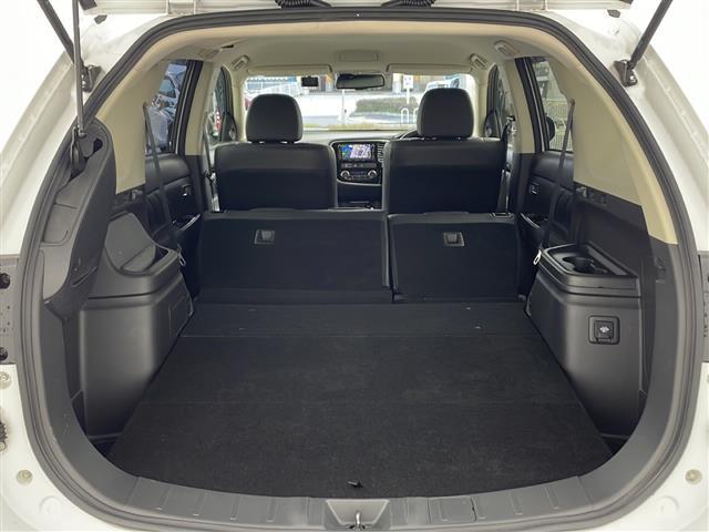 アウトランダーＰＨＥＶ Ｇナビパッケージ　純正ナビ　ＴＶ　全方位カメラ　ビルトインＥＴＣ　ハーフレザー　シートヒーター　レーダークルーズコントロール　衝突軽減ブレーキ　レーンキープアシスト　前後ドライブレコーダー　ＡＣ１００Ｖ　ＬＥＤライト（15枚目）