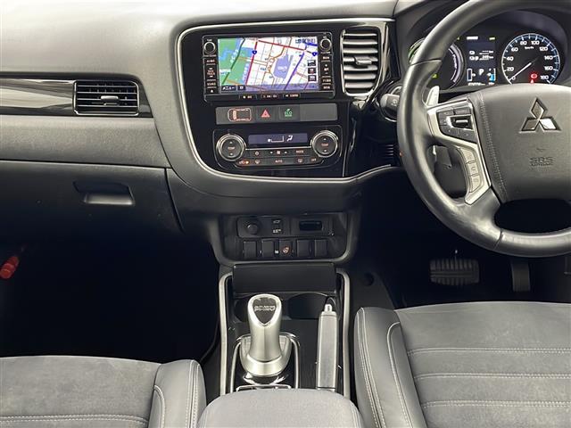 アウトランダーＰＨＥＶ Ｇナビパッケージ　純正ナビ　ＴＶ　全方位カメラ　ビルトインＥＴＣ　ハーフレザー　シートヒーター　レーダークルーズコントロール　衝突軽減ブレーキ　レーンキープアシスト　前後ドライブレコーダー　ＡＣ１００Ｖ　ＬＥＤライト（20枚目）