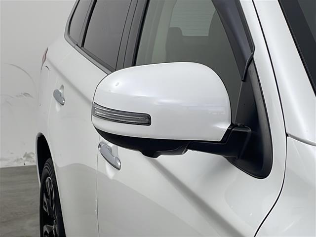 アウトランダーＰＨＥＶ Ｇナビパッケージ　純正ナビ　ＴＶ　全方位カメラ　ビルトインＥＴＣ　ハーフレザー　シートヒーター　レーダークルーズコントロール　衝突軽減ブレーキ　レーンキープアシスト　前後ドライブレコーダー　ＡＣ１００Ｖ　ＬＥＤライト（40枚目）