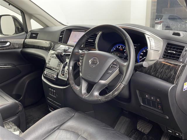 エルグランド ２５０ハイウェイスタープレミアム　純正ナビ　全方位カメラ　フリップダウンモニター　クルコン　　コーナーセンサー　革シート　両側パワスラ　前席パワーシート　シートヒーター　ＬＥＤライト　社外アルミホイールタイヤ　ビルトインＥＴＣ（8枚目）