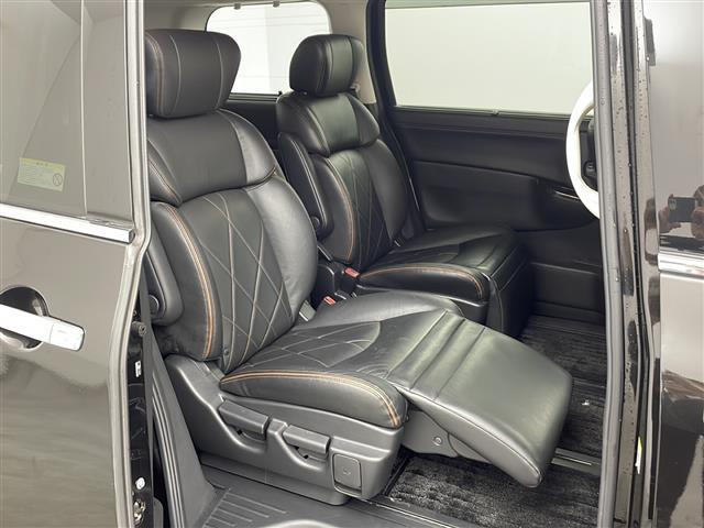 エルグランド ２５０ハイウェイスタープレミアム　純正ナビ　全方位カメラ　フリップダウンモニター　クルコン　　コーナーセンサー　革シート　両側パワスラ　前席パワーシート　シートヒーター　ＬＥＤライト　社外アルミホイールタイヤ　ビルトインＥＴＣ（11枚目）