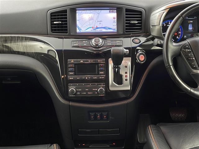 エルグランド ２５０ハイウェイスタープレミアム　純正ナビ　全方位カメラ　フリップダウンモニター　クルコン　　コーナーセンサー　革シート　両側パワスラ　前席パワーシート　シートヒーター　ＬＥＤライト　社外アルミホイールタイヤ　ビルトインＥＴＣ（22枚目）