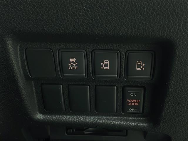 エルグランド ２５０ハイウェイスタープレミアム　純正ナビ　全方位カメラ　フリップダウンモニター　クルコン　　コーナーセンサー　革シート　両側パワスラ　前席パワーシート　シートヒーター　ＬＥＤライト　社外アルミホイールタイヤ　ビルトインＥＴＣ（34枚目）