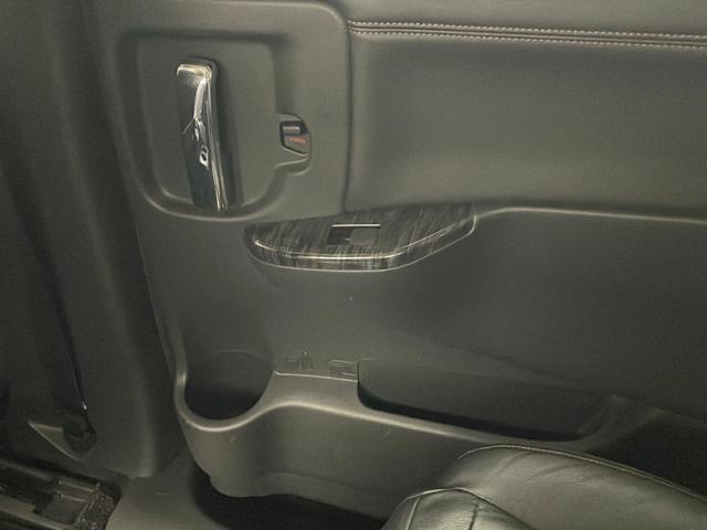 エルグランド ２５０ハイウェイスタープレミアム　純正ナビ　全方位カメラ　フリップダウンモニター　クルコン　　コーナーセンサー　革シート　両側パワスラ　前席パワーシート　シートヒーター　ＬＥＤライト　社外アルミホイールタイヤ　ビルトインＥＴＣ（75枚目）