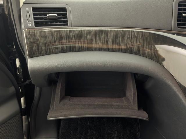 エルグランド ２５０ハイウェイスタープレミアム　純正ナビ　全方位カメラ　フリップダウンモニター　クルコン　　コーナーセンサー　革シート　両側パワスラ　前席パワーシート　シートヒーター　ＬＥＤライト　社外アルミホイールタイヤ　ビルトインＥＴＣ（76枚目）