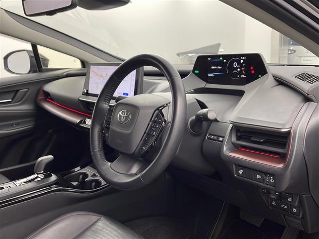 プリウス Ｚ　純正１２．３インディスプレイナビオーディオ　パノラミックビューモニター　トヨタセーフティセンス　デジタルインナーミラー　パワーバックドア　革シート　ＥＴＣ２．０　モデリスタエアロ（8枚目）