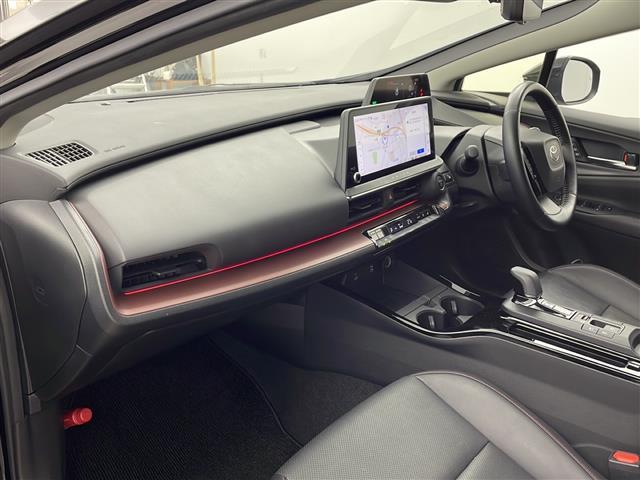 プリウス Ｚ　純正１２．３インディスプレイナビオーディオ　パノラミックビューモニター　トヨタセーフティセンス　デジタルインナーミラー　パワーバックドア　革シート　ＥＴＣ２．０　モデリスタエアロ（12枚目）