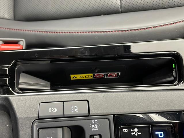 プリウス Ｚ　純正１２．３インディスプレイナビオーディオ　パノラミックビューモニター　トヨタセーフティセンス　デジタルインナーミラー　パワーバックドア　革シート　ＥＴＣ２．０　モデリスタエアロ（69枚目）