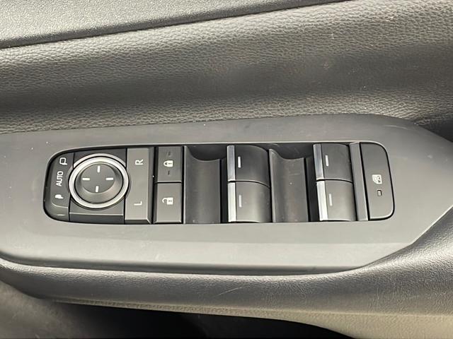 プリウス Ｚ　純正１２．３インディスプレイナビオーディオ　パノラミックビューモニター　トヨタセーフティセンス　デジタルインナーミラー　パワーバックドア　革シート　ＥＴＣ２．０　モデリスタエアロ（73枚目）