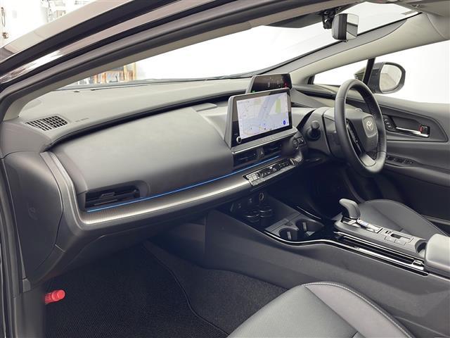 プリウス Ｚ　純正ナビ・パノラミックビューモニター・ビルトインＥＴＣ２．０・パワーバックドア・ワイヤレス充電・モデリスタエアロ・社外車高調・トヨタセーフティセンス・レザーシート・シートヒーター・エアシート（12枚目）