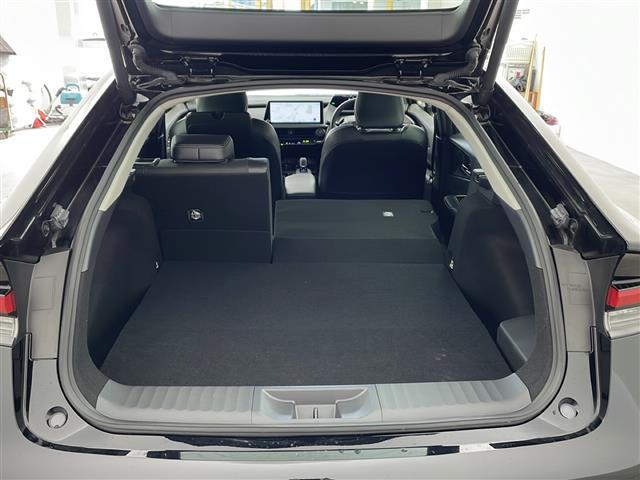 プリウス Ｚ　純正ナビ・パノラミックビューモニター・ビルトインＥＴＣ２．０・パワーバックドア・ワイヤレス充電・モデリスタエアロ・社外車高調・トヨタセーフティセンス・レザーシート・シートヒーター・エアシート（17枚目）