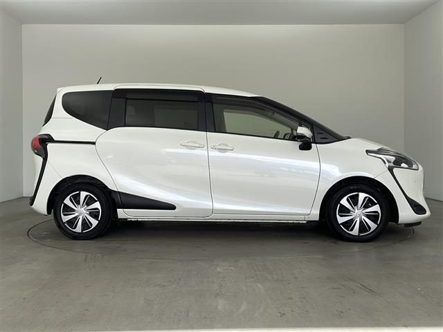 シエンタ Ｇ　クエロ　・ワンオーナー・純正９インチナビ・ビルトインＥＴＣ・両側パワースライドドア・フルセグＴＶ・ハーフレザー・全方位カメラ・トヨタセーフティセンス・ＬＥＤライト・オートライト・ＬＥＤライト・スマートキー（4枚目）