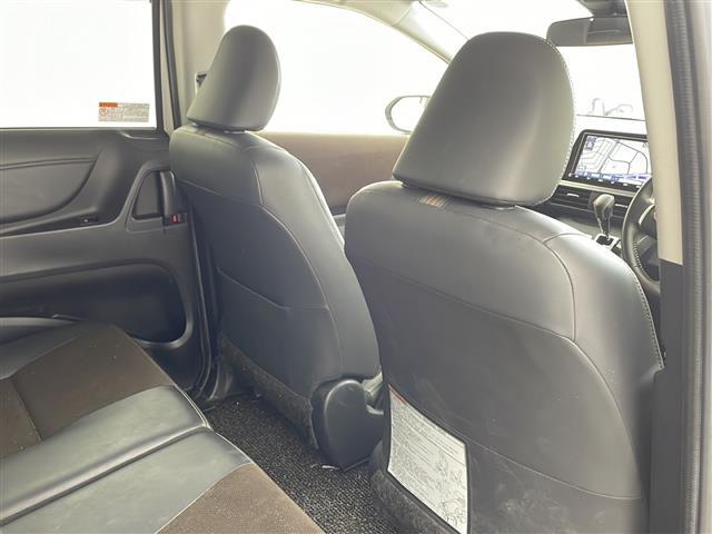 シエンタ Ｇ　クエロ　・ワンオーナー・純正９インチナビ・ビルトインＥＴＣ・両側パワースライドドア・フルセグＴＶ・ハーフレザー・全方位カメラ・トヨタセーフティセンス・ＬＥＤライト・オートライト・ＬＥＤライト・スマートキー（9枚目）