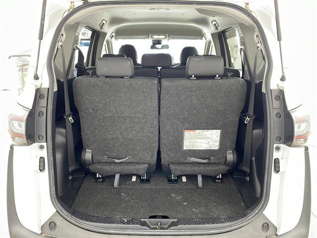 シエンタ Ｇ　クエロ　・ワンオーナー・純正９インチナビ・ビルトインＥＴＣ・両側パワースライドドア・フルセグＴＶ・ハーフレザー・全方位カメラ・トヨタセーフティセンス・ＬＥＤライト・オートライト・ＬＥＤライト・スマートキー（13枚目）