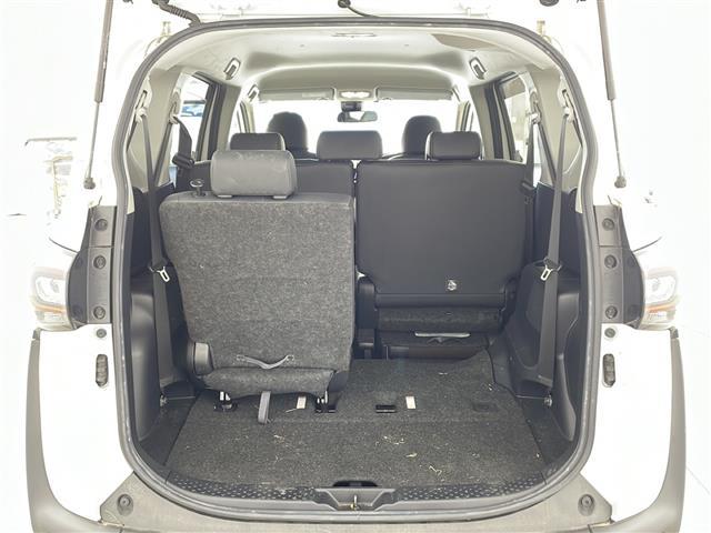 シエンタ Ｇ　クエロ　・ワンオーナー・純正９インチナビ・ビルトインＥＴＣ・両側パワースライドドア・フルセグＴＶ・ハーフレザー・全方位カメラ・トヨタセーフティセンス・ＬＥＤライト・オートライト・ＬＥＤライト・スマートキー（14枚目）