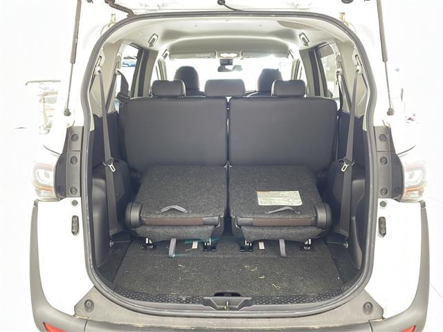 シエンタ Ｇ　クエロ　・ワンオーナー・純正９インチナビ・ビルトインＥＴＣ・両側パワースライドドア・フルセグＴＶ・ハーフレザー・全方位カメラ・トヨタセーフティセンス・ＬＥＤライト・オートライト・ＬＥＤライト・スマートキー（15枚目）