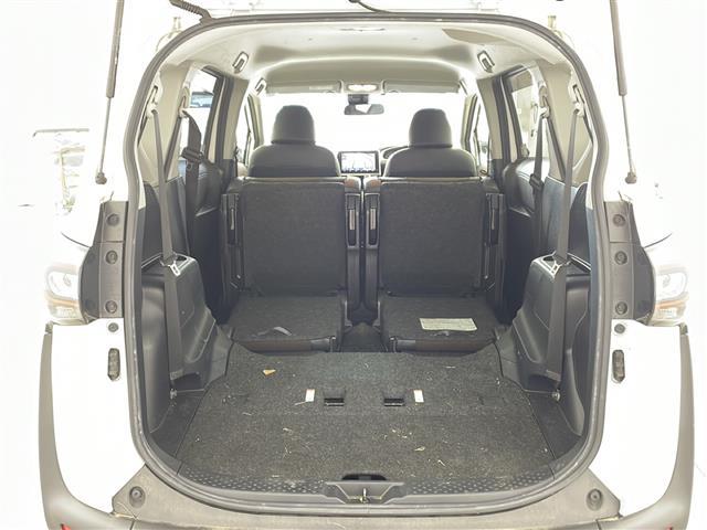 シエンタ Ｇ　クエロ　・ワンオーナー・純正９インチナビ・ビルトインＥＴＣ・両側パワースライドドア・フルセグＴＶ・ハーフレザー・全方位カメラ・トヨタセーフティセンス・ＬＥＤライト・オートライト・ＬＥＤライト・スマートキー（17枚目）