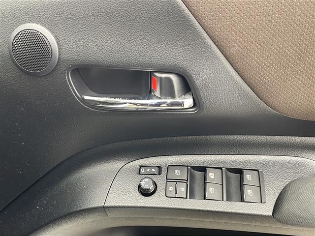 シエンタ Ｇ　クエロ　・ワンオーナー・純正９インチナビ・ビルトインＥＴＣ・両側パワースライドドア・フルセグＴＶ・ハーフレザー・全方位カメラ・トヨタセーフティセンス・ＬＥＤライト・オートライト・ＬＥＤライト・スマートキー（31枚目）