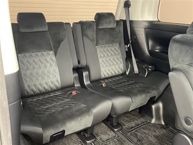 アルファード ２．５Ｓ　Ａパッケージ　９型ナビ　ＴＶ　バックカメラ　ビルトインＥＴＣ　両側パワースライドドア　プリクラッシュセーフティ　レーントレーシングアシスト　オートマチックハイビーム　ＬＥＤヘッドライト　オートライト　スペアタイヤ（11枚目）