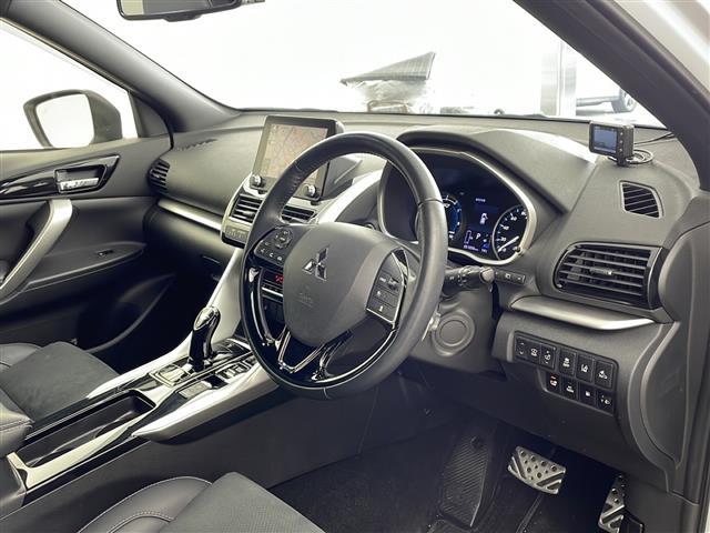 エクリプスクロスＰＨＥＶ Ｐ　純正ナビ　ＴＶ　マルチアラウンドモニター　シートヒーター　電気温水式ヒーター　レーダークルーズコントロール　ブラインドスポット　ルーフレール　ＡＣ１００Ｖ電源　ヘッドアップディスプレイ（8枚目）