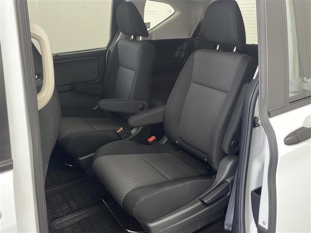 フリードハイブリッド ハイブリッド・Gブラックスタイル 純正ナビ TV バックカメラ ビルトインETC 両側パワースライドドア 衝突被害軽減ブレーキ レーダークルーズコントロール レーンキープアシスト シートヒーター 純正15インチアルミホイール LED(14枚目)