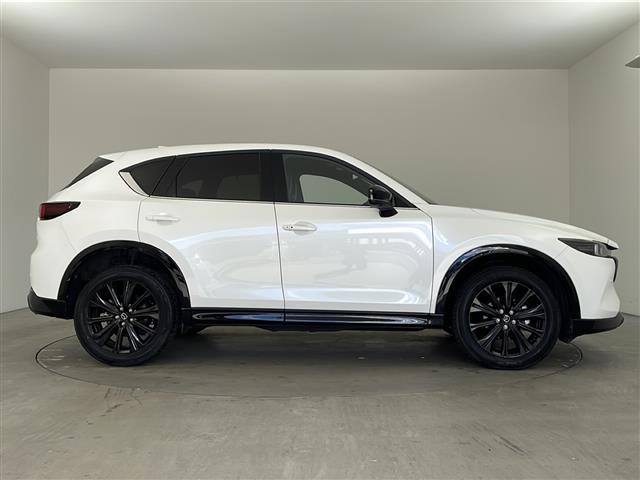 ＣＸ－５ ２５Ｓ　スポーツアピアランス　純正ナビ・全方位カメラ・ＥＴＣ・置くだけ充電・ｉ－ＡＣＴＩＶＳＥＮＳＥ・黒革シート・全席シートヒーター・前席パワーシート・ドライバーアテンションアラート・レーダークルーズコントロール（6枚目）