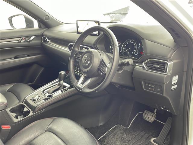 ＣＸ－５ ２５Ｓ　スポーツアピアランス　純正ナビ・全方位カメラ・ＥＴＣ・置くだけ充電・ｉ－ＡＣＴＩＶＳＥＮＳＥ・黒革シート・全席シートヒーター・前席パワーシート・ドライバーアテンションアラート・レーダークルーズコントロール（8枚目）