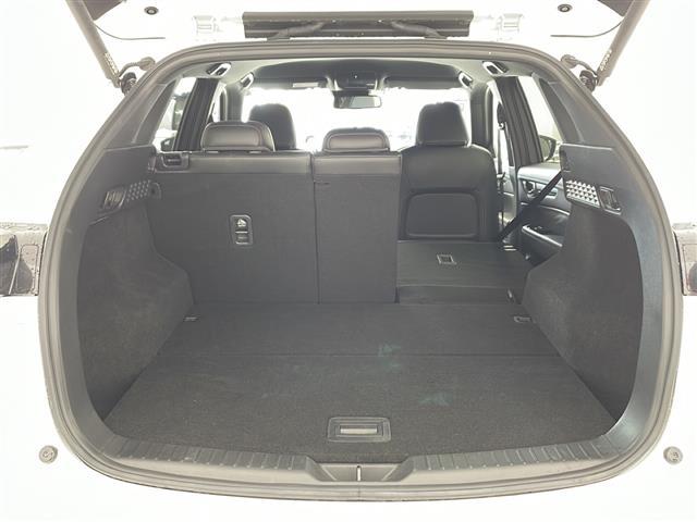 ＣＸ－５ ２５Ｓ　スポーツアピアランス　純正ナビ・全方位カメラ・ＥＴＣ・置くだけ充電・ｉ－ＡＣＴＩＶＳＥＮＳＥ・黒革シート・全席シートヒーター・前席パワーシート・ドライバーアテンションアラート・レーダークルーズコントロール（17枚目）