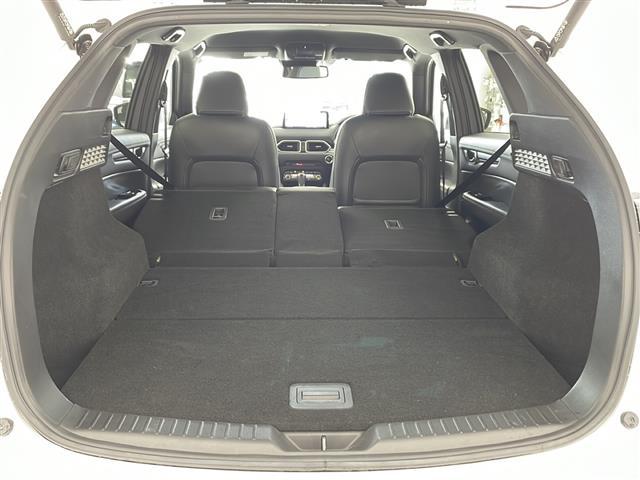 ＣＸ－５ ２５Ｓ　スポーツアピアランス　純正ナビ・全方位カメラ・ＥＴＣ・置くだけ充電・ｉ－ＡＣＴＩＶＳＥＮＳＥ・黒革シート・全席シートヒーター・前席パワーシート・ドライバーアテンションアラート・レーダークルーズコントロール（18枚目）