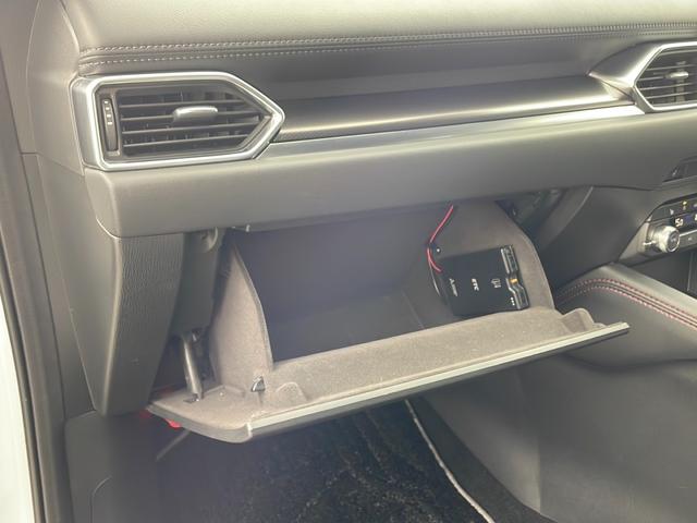 ＣＸ－５ ２５Ｓ　スポーツアピアランス　純正ナビ・全方位カメラ・ＥＴＣ・置くだけ充電・ｉ－ＡＣＴＩＶＳＥＮＳＥ・黒革シート・全席シートヒーター・前席パワーシート・ドライバーアテンションアラート・レーダークルーズコントロール（73枚目）
