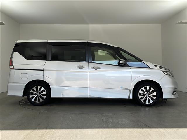 セレナ ハイウェイスター　Ｖセレクション　・エマージェンシーブレーキ・車線逸脱警報・コーナーセンサー・標識認識機能・純正ナビ＆フルセグ＆ＢＴ＆ＤＶＤ・アラウンドビューモニター・両側パワースライドドア・左側ハンズフリー機能・横滑り防止装置（6枚目）