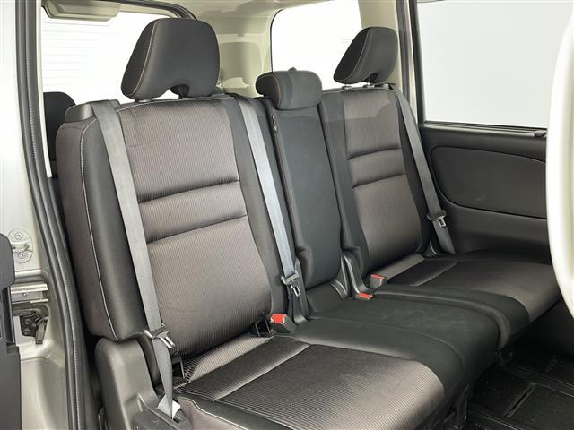 セレナ ハイウェイスター　Ｖセレクション　・エマージェンシーブレーキ・車線逸脱警報・コーナーセンサー・標識認識機能・純正ナビ＆フルセグ＆ＢＴ＆ＤＶＤ・アラウンドビューモニター・両側パワースライドドア・左側ハンズフリー機能・横滑り防止装置（11枚目）