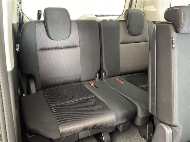 セレナ ハイウェイスター　Ｖセレクション　・エマージェンシーブレーキ・車線逸脱警報・コーナーセンサー・標識認識機能・純正ナビ＆フルセグ＆ＢＴ＆ＤＶＤ・アラウンドビューモニター・両側パワースライドドア・左側ハンズフリー機能・横滑り防止装置（12枚目）