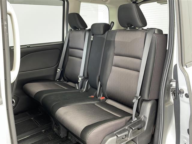 セレナ ハイウェイスター　Ｖセレクション　・エマージェンシーブレーキ・車線逸脱警報・コーナーセンサー・標識認識機能・純正ナビ＆フルセグ＆ＢＴ＆ＤＶＤ・アラウンドビューモニター・両側パワースライドドア・左側ハンズフリー機能・横滑り防止装置（16枚目）