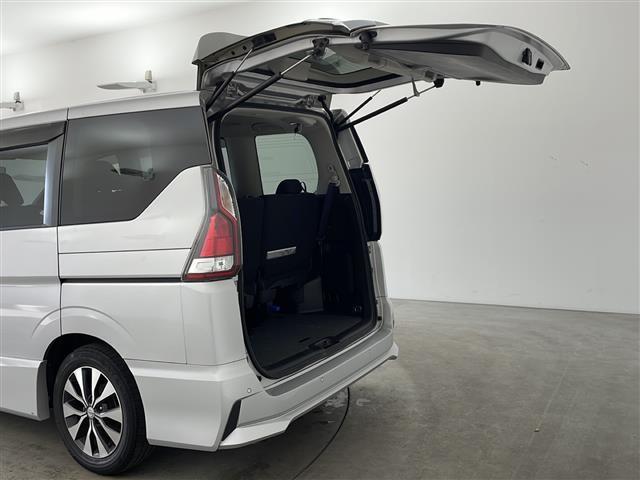 セレナ ハイウェイスター　Ｖセレクション　・エマージェンシーブレーキ・車線逸脱警報・コーナーセンサー・標識認識機能・純正ナビ＆フルセグ＆ＢＴ＆ＤＶＤ・アラウンドビューモニター・両側パワースライドドア・左側ハンズフリー機能・横滑り防止装置（21枚目）