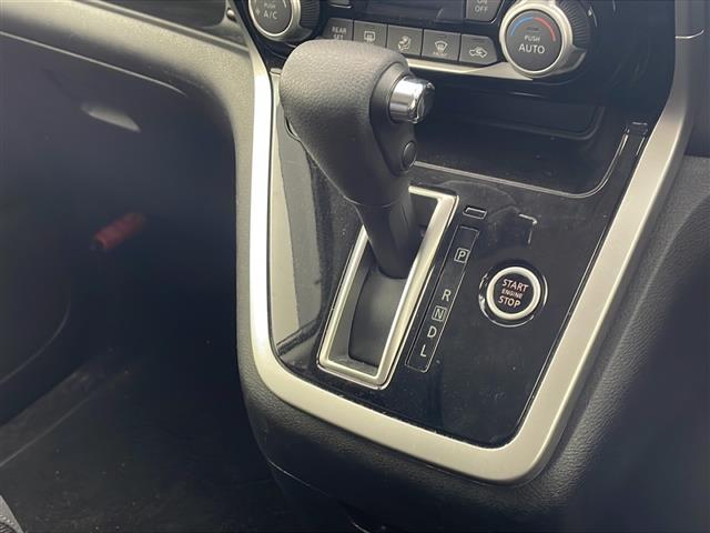 セレナ ハイウェイスター　Ｖセレクション　・エマージェンシーブレーキ・車線逸脱警報・コーナーセンサー・標識認識機能・純正ナビ＆フルセグ＆ＢＴ＆ＤＶＤ・アラウンドビューモニター・両側パワースライドドア・左側ハンズフリー機能・横滑り防止装置（32枚目）