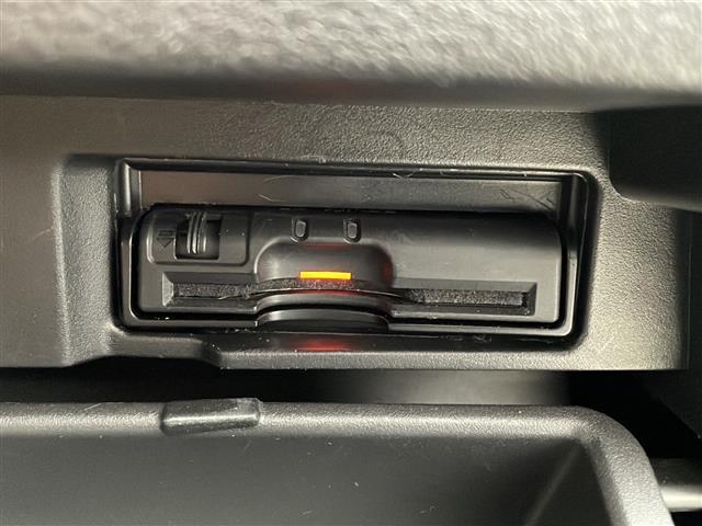 セレナ ハイウェイスター　Ｖセレクション　・エマージェンシーブレーキ・車線逸脱警報・コーナーセンサー・標識認識機能・純正ナビ＆フルセグ＆ＢＴ＆ＤＶＤ・アラウンドビューモニター・両側パワースライドドア・左側ハンズフリー機能・横滑り防止装置（35枚目）