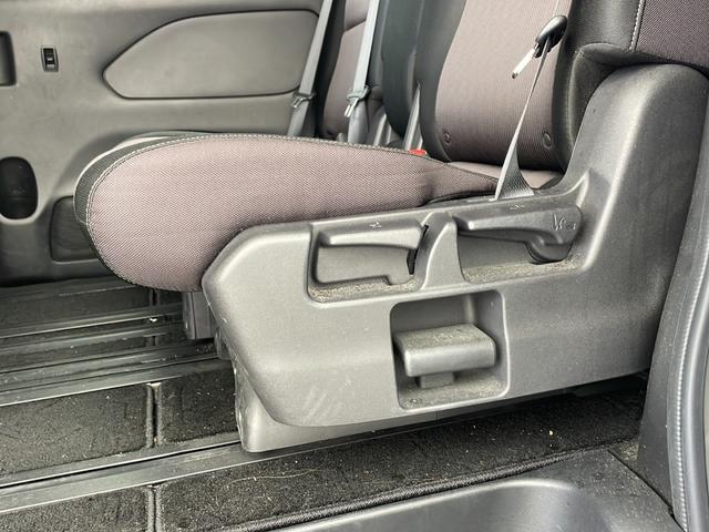 セレナ ハイウェイスター　Ｖセレクション　・エマージェンシーブレーキ・車線逸脱警報・コーナーセンサー・標識認識機能・純正ナビ＆フルセグ＆ＢＴ＆ＤＶＤ・アラウンドビューモニター・両側パワースライドドア・左側ハンズフリー機能・横滑り防止装置（71枚目）