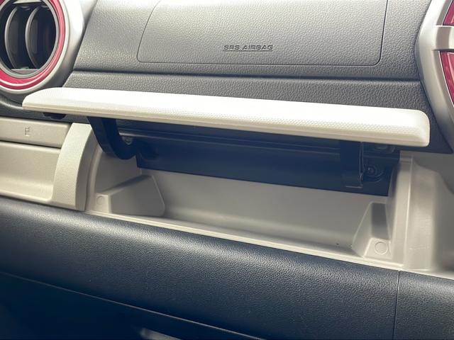 内装未塗装樹脂の劣化をガラスコーティングで防止する『インナーガラスコート』は内装パーツの劣化を防止してくれます。高年式のクルマへの施工をお勧めしたい商品になります。