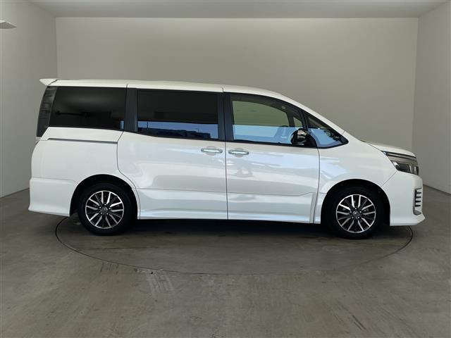 ヴォクシー ZS 煌II アルパイン11型ナビ バックカメラ Toyota Safety Sense C 両側パワースライドドア 純正アルミホイールタイヤ LEDヘッドライト ドラレコ インテリアイルミネーション スペアキー(6枚目)