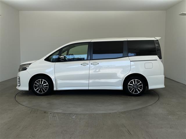 ヴォクシー ZS 煌II アルパイン11型ナビ バックカメラ Toyota Safety Sense C 両側パワースライドドア 純正アルミホイールタイヤ LEDヘッドライト ドラレコ インテリアイルミネーション スペアキー(7枚目)