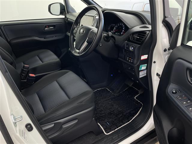ヴォクシー ZS 煌II アルパイン11型ナビ バックカメラ Toyota Safety Sense C 両側パワースライドドア 純正アルミホイールタイヤ LEDヘッドライト ドラレコ インテリアイルミネーション スペアキー(8枚目)