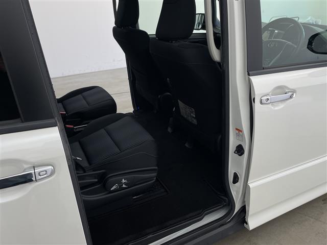 ヴォクシー ZS 煌II アルパイン11型ナビ バックカメラ Toyota Safety Sense C 両側パワースライドドア 純正アルミホイールタイヤ LEDヘッドライト ドラレコ インテリアイルミネーション スペアキー(10枚目)