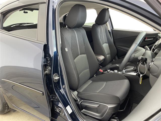 デミオ １３Ｓツーリング　マツダコネクトナビ　マツダスピードエアロ　ＢＳＭ　バックカメラ　ＨＵＤ　衝突軽減ブレーキ　シートヒーター　純正１５インチＡＷ　ＥＴＣ　ＢＴ　ドライブレコーダー　プッシュスタート　ＬＥＤヘッドライト（9枚目）