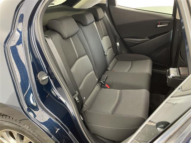 デミオ １３Ｓツーリング　マツダコネクトナビ　マツダスピードエアロ　ＢＳＭ　バックカメラ　ＨＵＤ　衝突軽減ブレーキ　シートヒーター　純正１５インチＡＷ　ＥＴＣ　ＢＴ　ドライブレコーダー　プッシュスタート　ＬＥＤヘッドライト（11枚目）