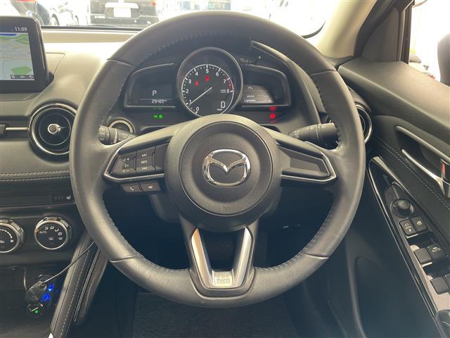 デミオ １３Ｓツーリング　マツダコネクトナビ　マツダスピードエアロ　ＢＳＭ　バックカメラ　ＨＵＤ　衝突軽減ブレーキ　シートヒーター　純正１５インチＡＷ　ＥＴＣ　ＢＴ　ドライブレコーダー　プッシュスタート　ＬＥＤヘッドライト（19枚目）