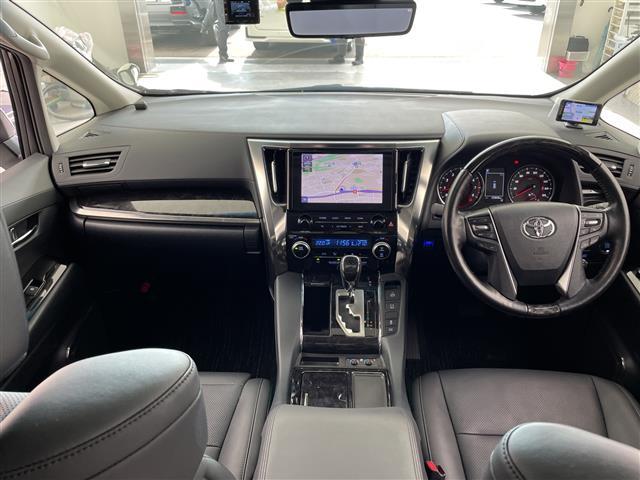 アルファード ２．５Ｓ　Ｃパッケージ　純正９型ナビ　フリップダウン　サンルーフ　デジタルインナーミラー　社外エアロ・マフラー　Ｂカメラ　ＢＳＭ　ＰＣＳ　衝突軽減　レーダーＣ　３眼ＬＥＤ　ＬＴＡ　前後ドラレコ　両側電動　ＤＶＤ　ＴＶ　ＥＴＣ（42枚目）