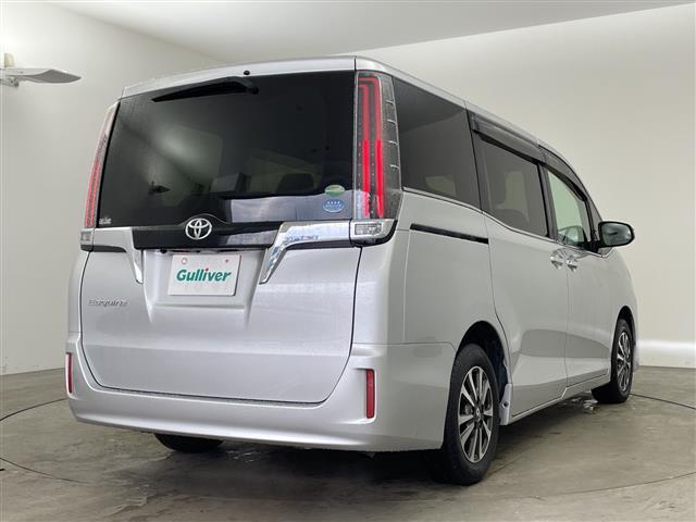 エスクァイア 　純正１０インチナビ・ビルトインＥＴＣ・純正１５インチアルミホイール・自動防眩ミラー・ＬＥＤヘッドライト・プッシュスタート・スペアキー・ステアリングリモコン・茶革ハーフレザーシート・シートヒーター（3枚目）